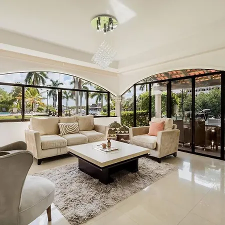 Stylish Lagoon Front Villa By Casa Paraiso